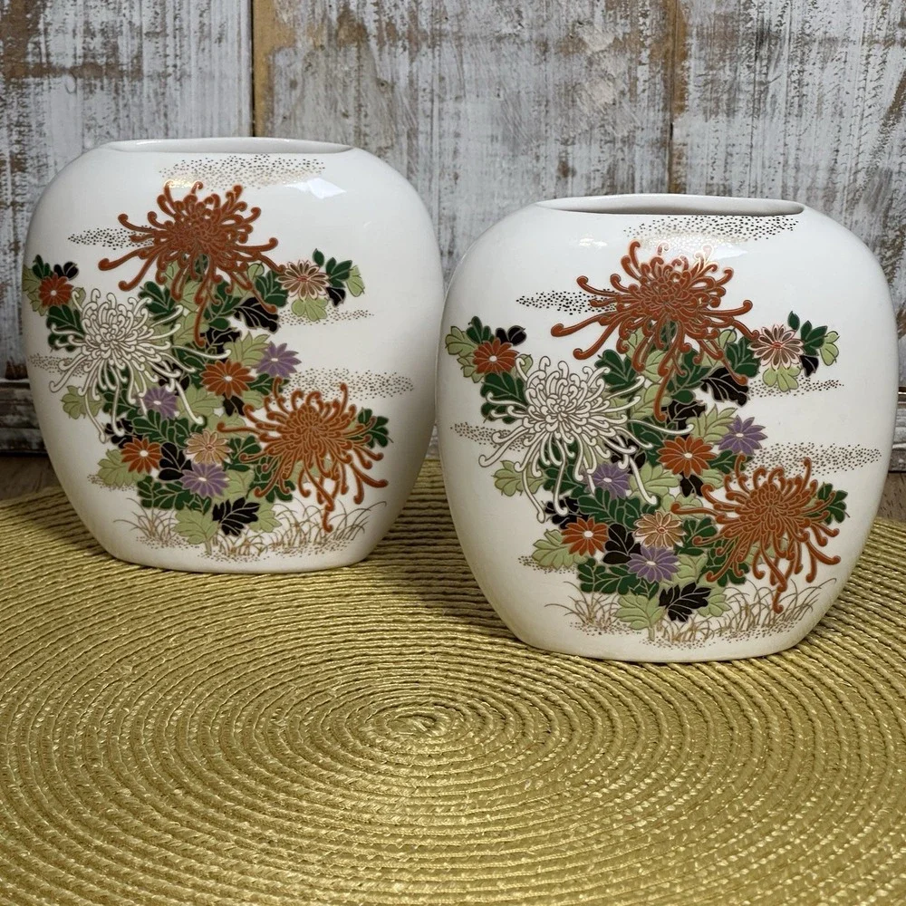 Vintage‎ Japanese Porcelain Flat Vase Chrysanthemum Gold Trim